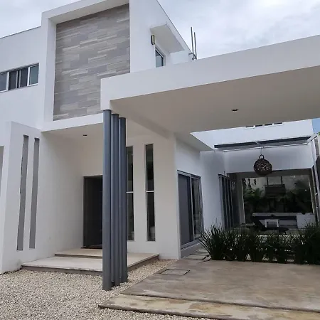 Modern Villa Rutelena +Good Location+Pool+Ac+Sleeps 12