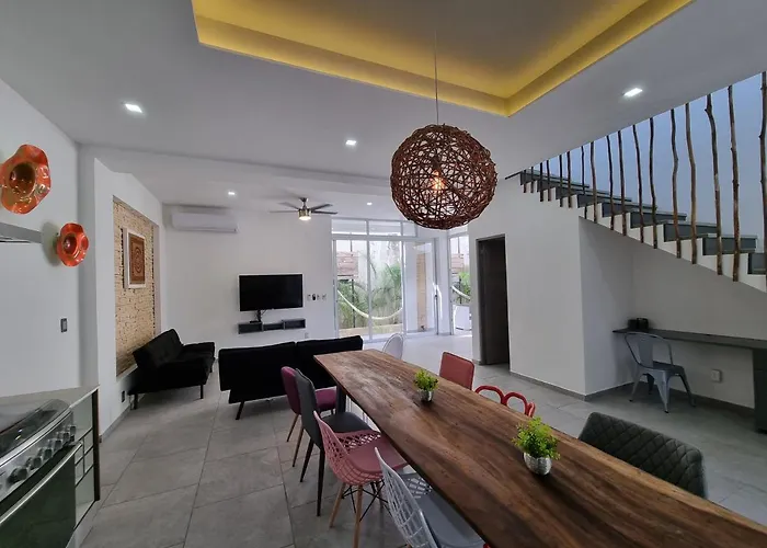 Modern Rutelena +good Location+pool+ac+sleeps 12