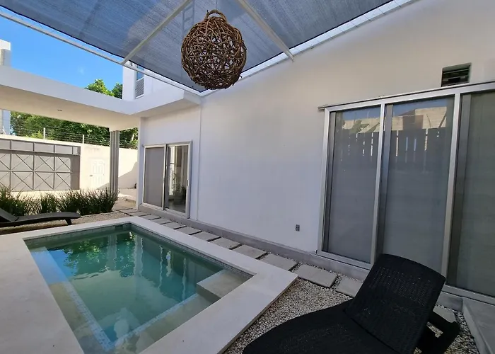Modern Rutelena +good Location+pool+ac+sleeps 12