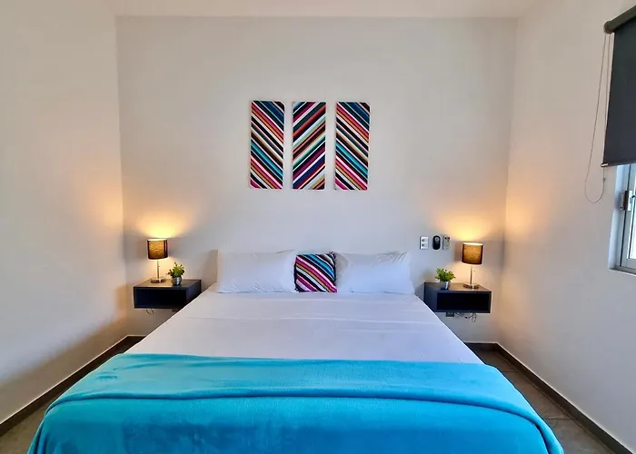 Casa de férias Modern Rutelena +good Location+pool+ac+sleeps 12 *