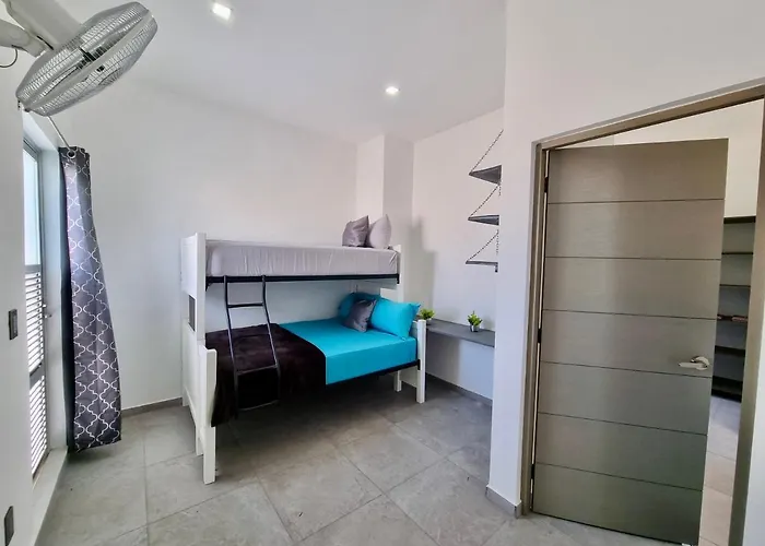 Modern Rutelena +good Location+pool+ac+sleeps 12 *