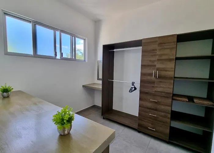 Modern Rutelena +good Location+pool+ac+sleeps 12 Casa de férias