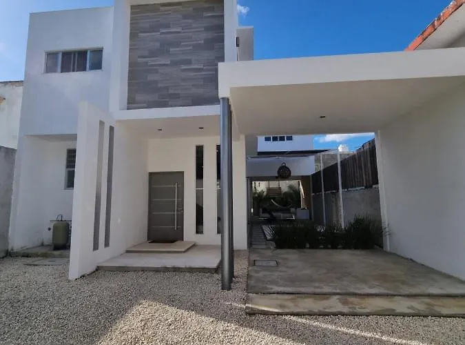 Modern Rutelena +good Location+pool+ac+sleeps 12